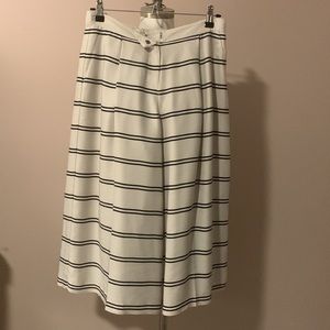 𝅺ARMANI Exchange wide leg pants, size 4, dirty write with navy double lines